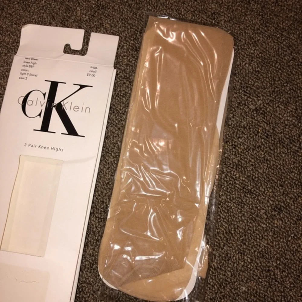 5 for $25 ❄️ Calvin Klein Very Sheer Knee Highs Size 2 Bare 1‎ PAIR ONLY